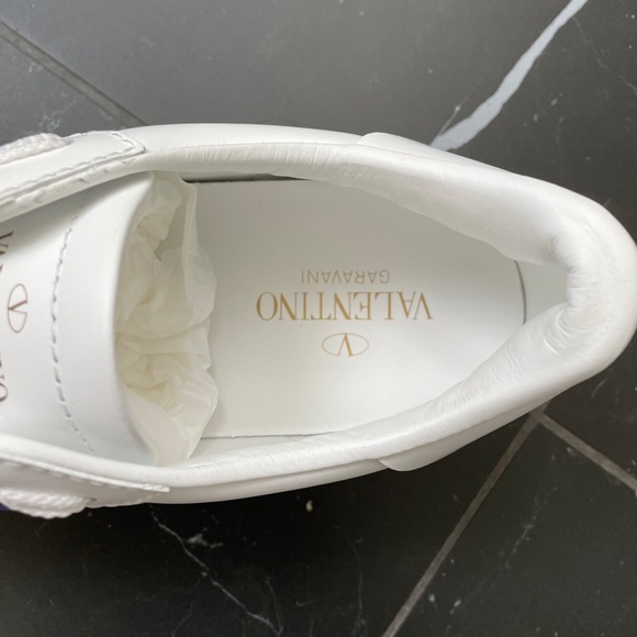 Valentino Rockstud women’s sneakers size 41 - Picture 3 of 9